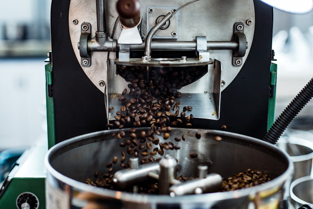 1Zpresso J-Ultra and J-Max grinders side by side showing burr geometry