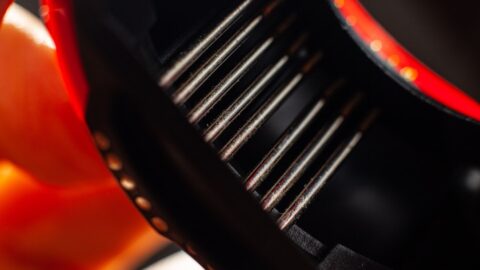 The 12-Micron Gap: Why Conical Burrs Beat Flat for Home Machines