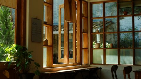 The Kissaten Blueprint: Why Silence Is the Real Brewing Variable