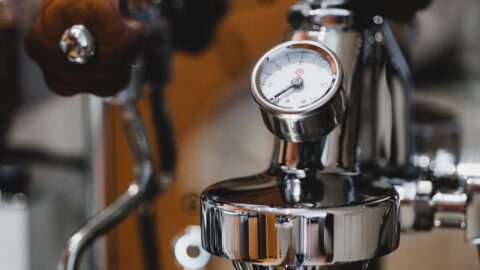Pressure Profiling on a Heat-Exchange Machine: The Ramp Curve That Saves a Dark Roast