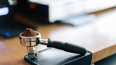 Why Your Espresso Puck Is Wet: The Pre-Infusion Timing That Controls Pressure